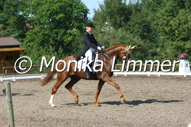 109M6116_Lili Marleen_Nachwuchs_Dress S.JPG